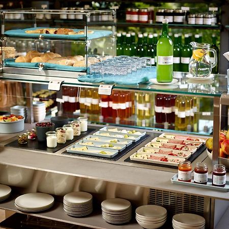 Flora Auf Gut Guntrams Hotel Schwarzau am Steinfelde ภายนอก รูปภาพ